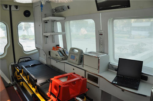 临江市救护车内部
